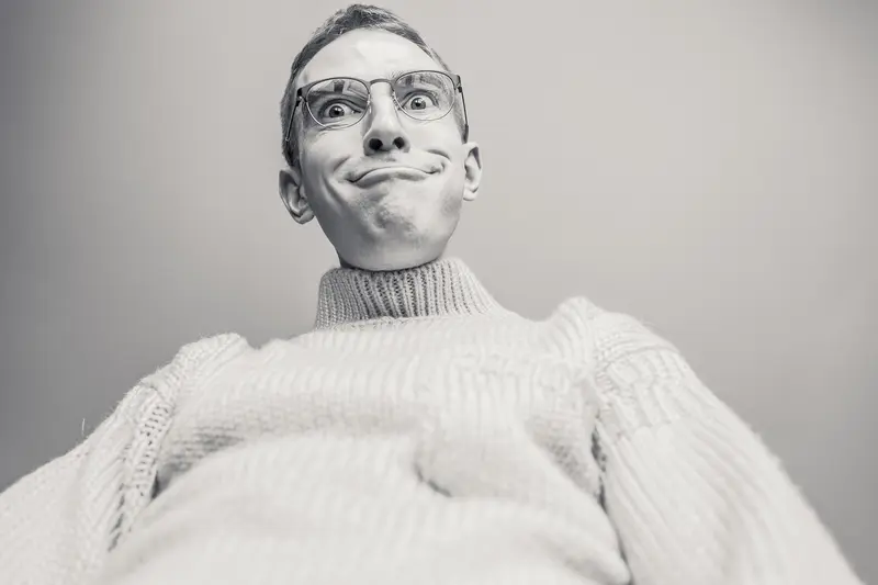 Mann mit Brille – Symbolbild